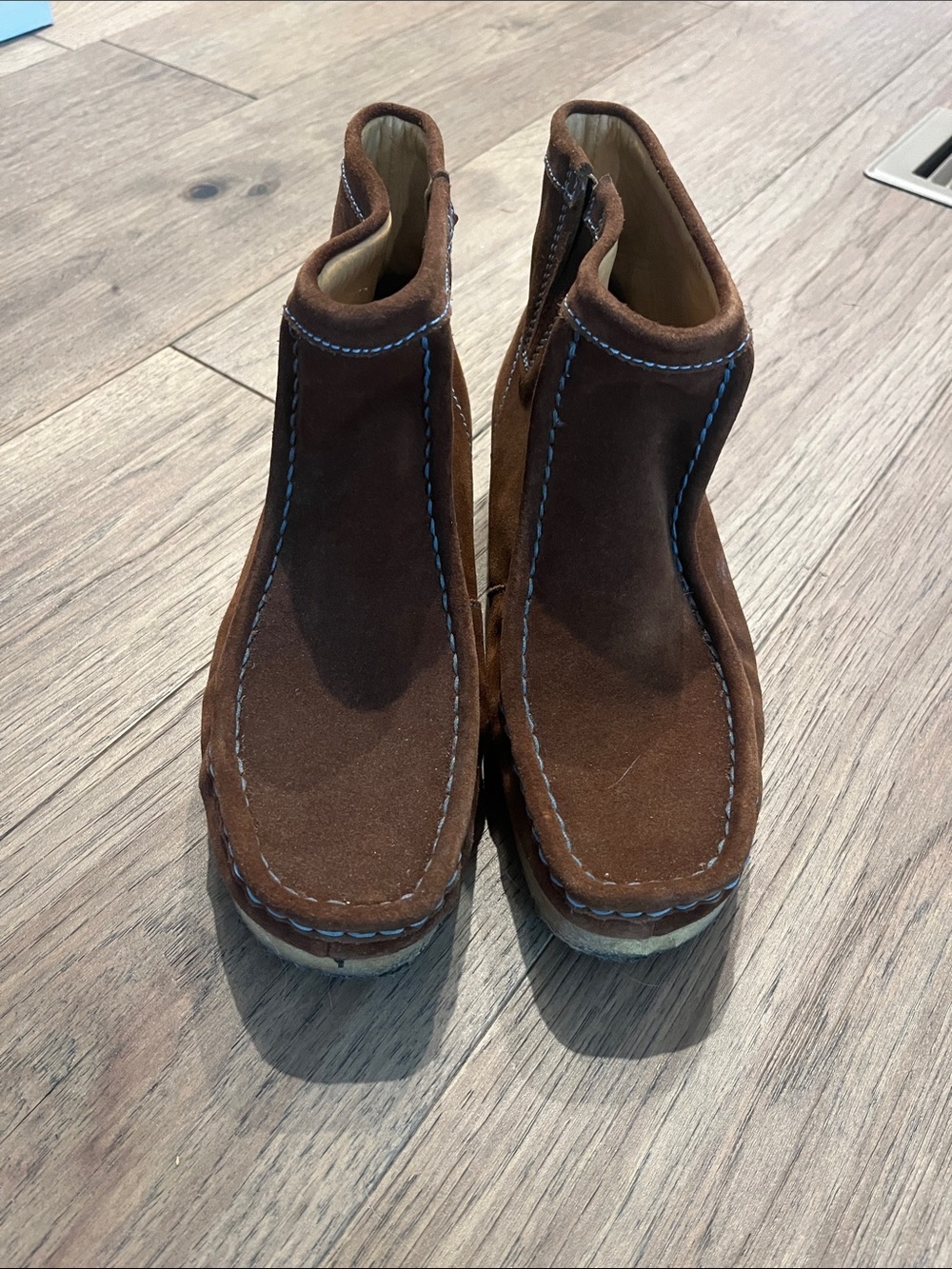 Clark’s wallabee Brown Suede Ankle Boots size 9
